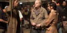 Liam Hemsworth (spielt Gale) und Jennifer Lawrence (spielt Katniss) mit Regisseur Francis Lawrence (mitte) während der Dreharbeiten zu DIE TRIBUTE VON PANEM - CATCHING FIRE © 2013 Studiocanal