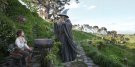 Bilbo Beutlin (Martin Freeman) im Gespräch mit dem Zauberer Gandalf (Ian McKellen) © 2012 Warner Bros.