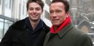 Besuchte mit seinen berühmten Papa Köln. Sohn Patrick und Arnold Schwarzenegger am 21. Januar 2013 © 2013 20th Century Fox