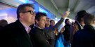 Regisseur Christopher McQuarrie und Darsteller Tom Cruise beim Fußballspielbesuch der Partie Manchester City gegen Manchester United im Ethiad Stadion in Manchester am 9. Dezember 2012 © Lucian Capellaro